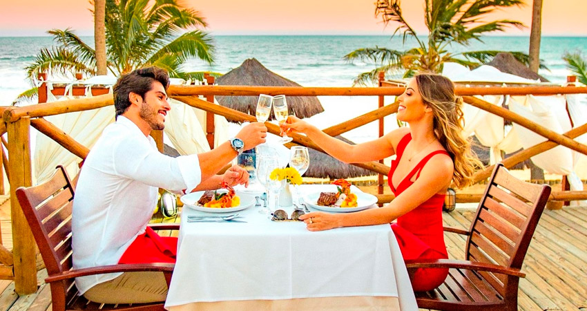 Casal visitando o Palladium Imbassai